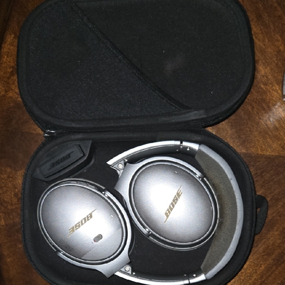 Bose Silver Headphones with Case